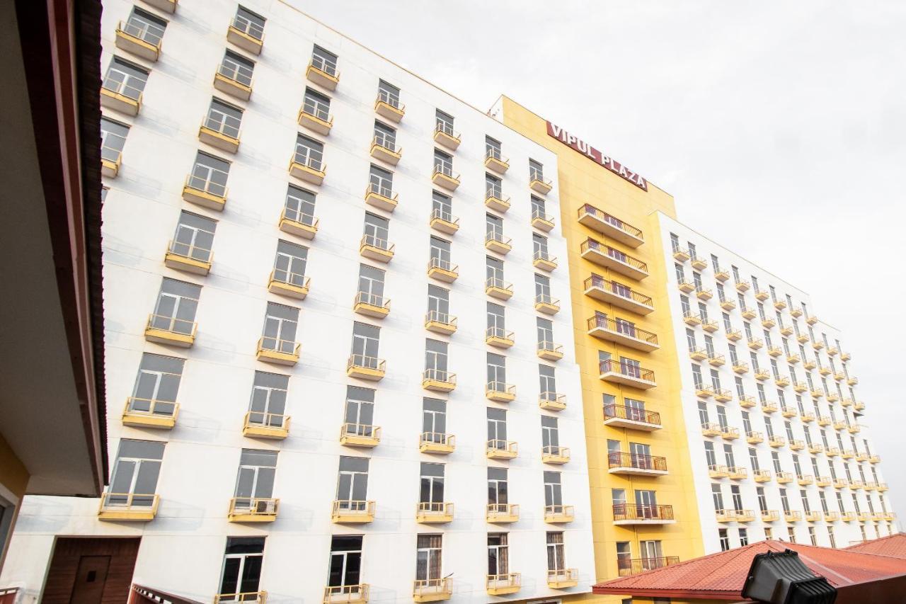 Hotel Grand 81 Faridabad Exteriör bild