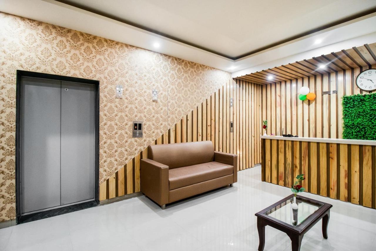 Hotel Grand 81 Faridabad Exteriör bild