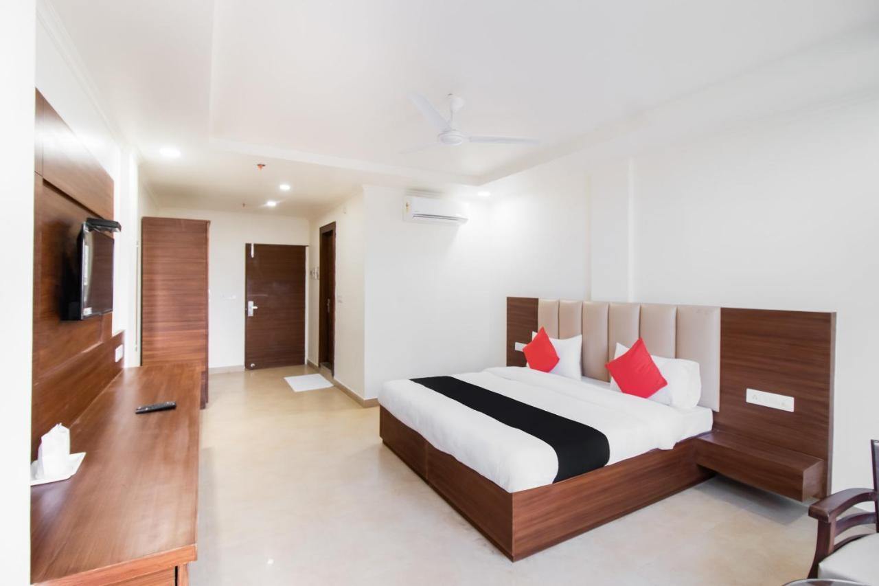 Hotel Grand 81 Faridabad Exteriör bild