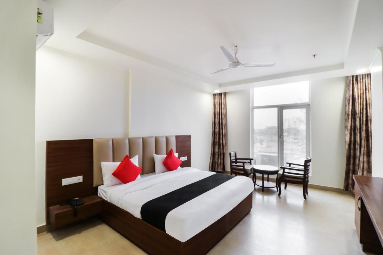 Hotel Grand 81 Faridabad Exteriör bild