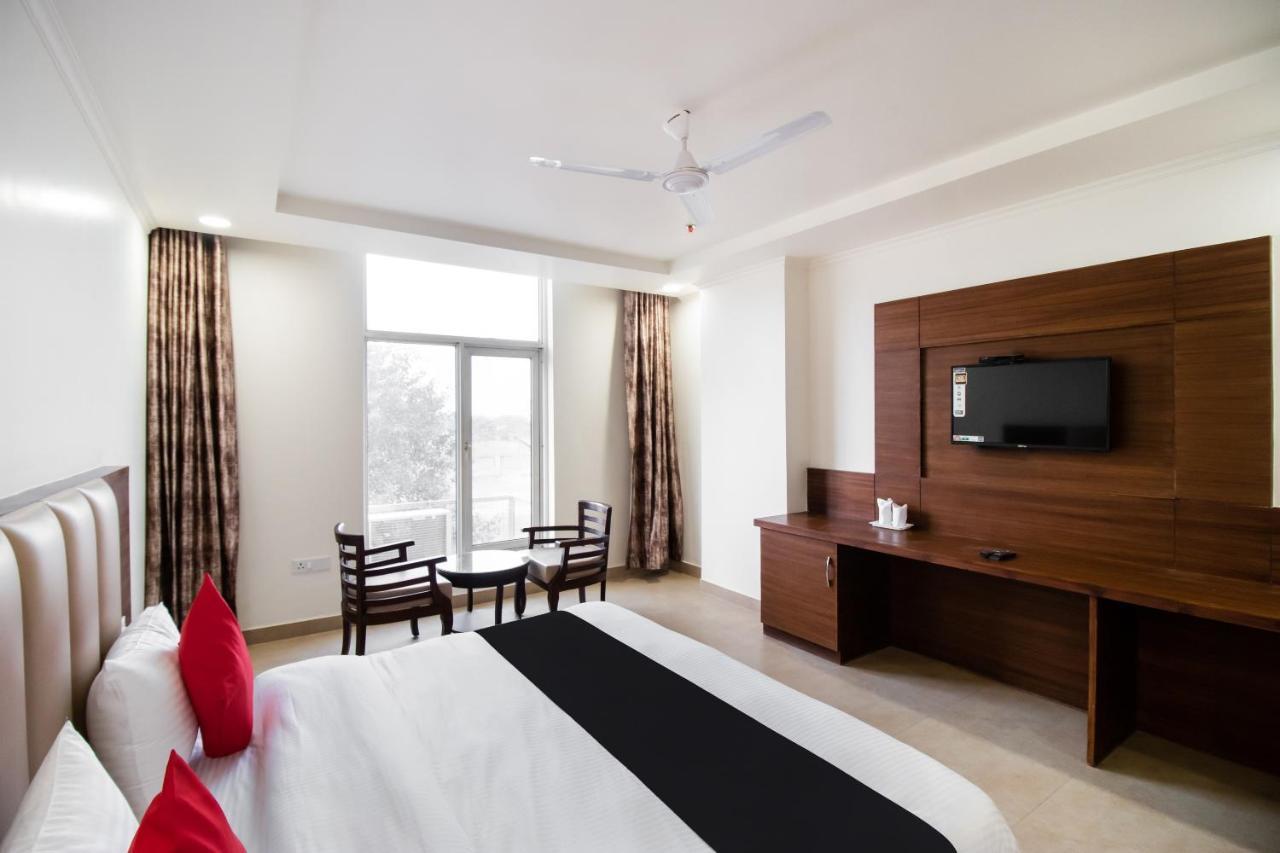 Hotel Grand 81 Faridabad Exteriör bild