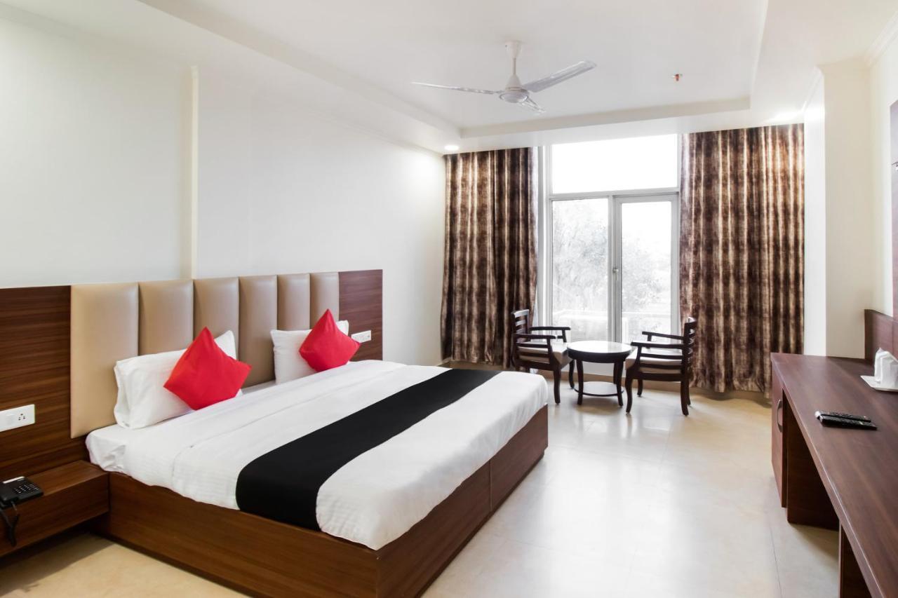 Hotel Grand 81 Faridabad Exteriör bild