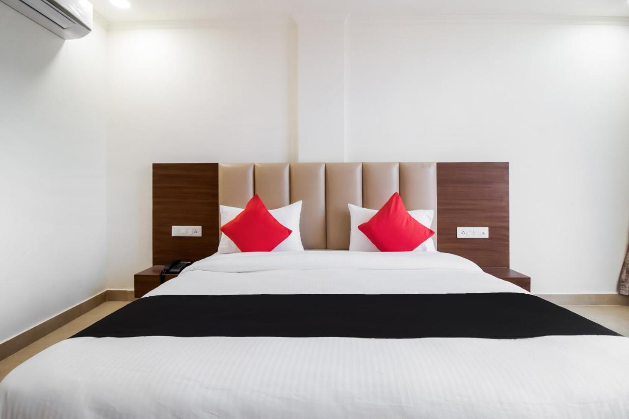 Hotel Grand 81 Faridabad Exteriör bild