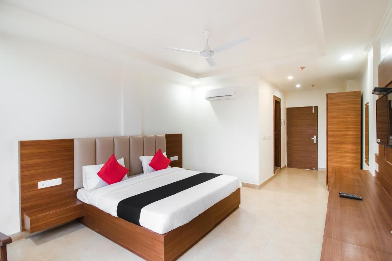 Hotel Grand 81 Faridabad Exteriör bild
