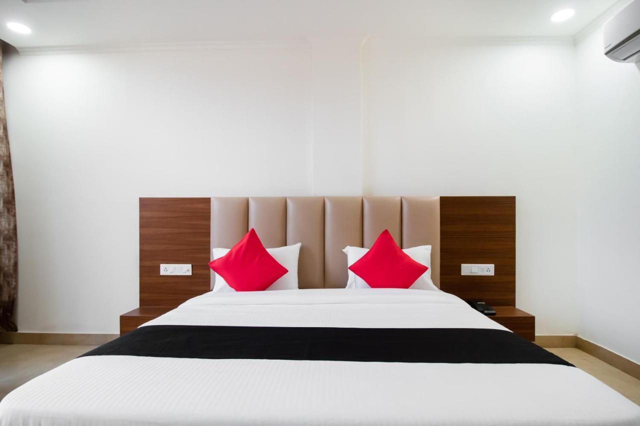 Hotel Grand 81 Faridabad Exteriör bild