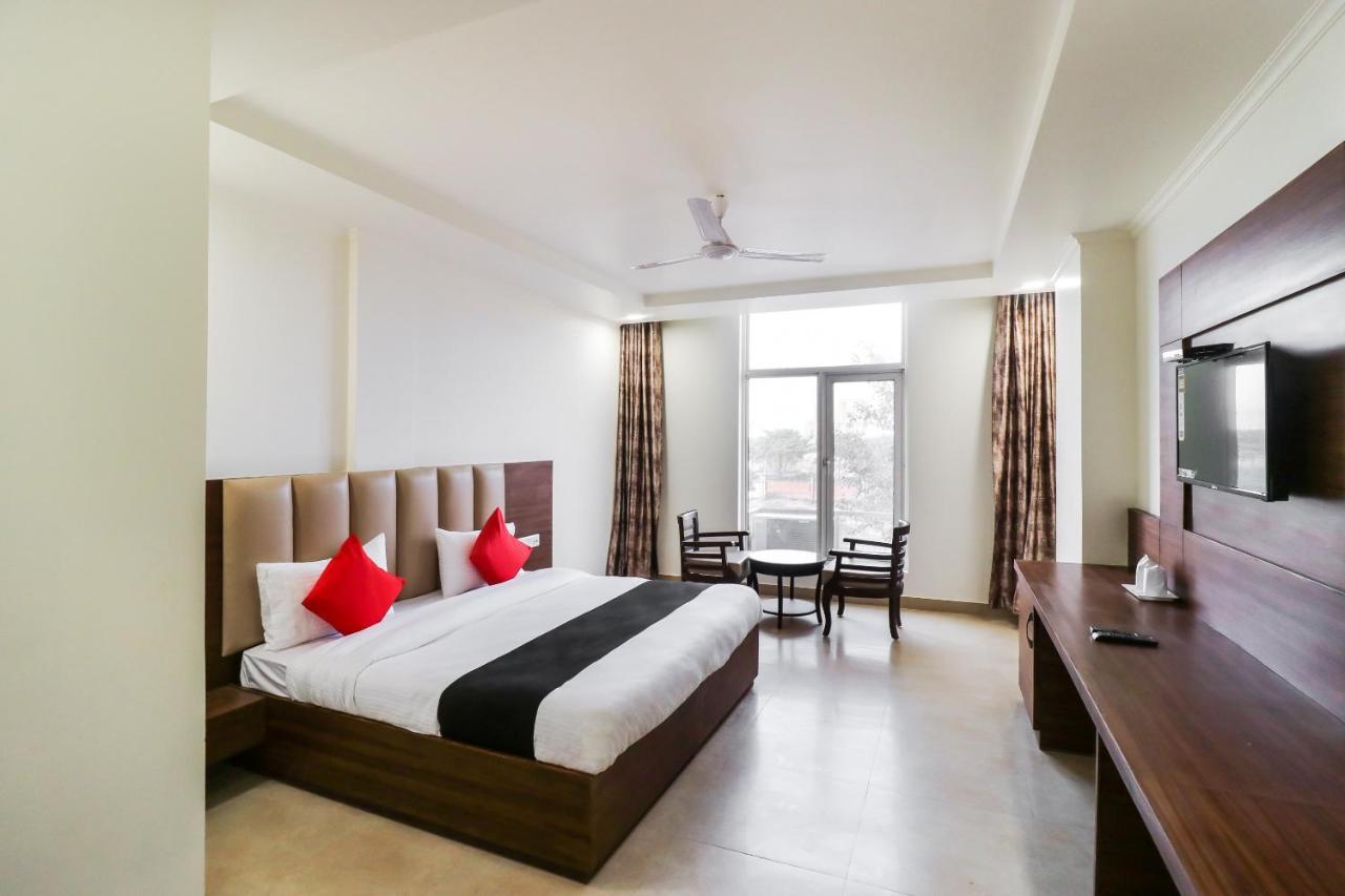 Hotel Grand 81 Faridabad Exteriör bild