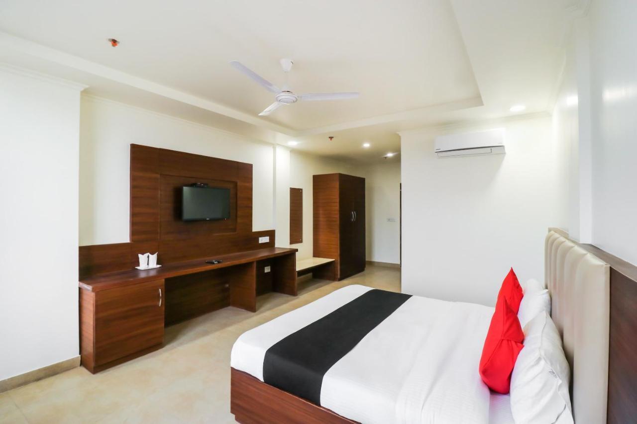 Hotel Grand 81 Faridabad Exteriör bild
