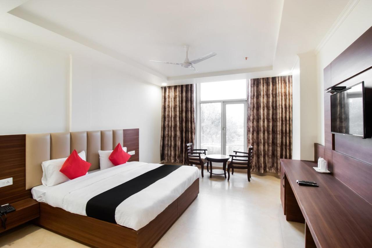 Hotel Grand 81 Faridabad Exteriör bild