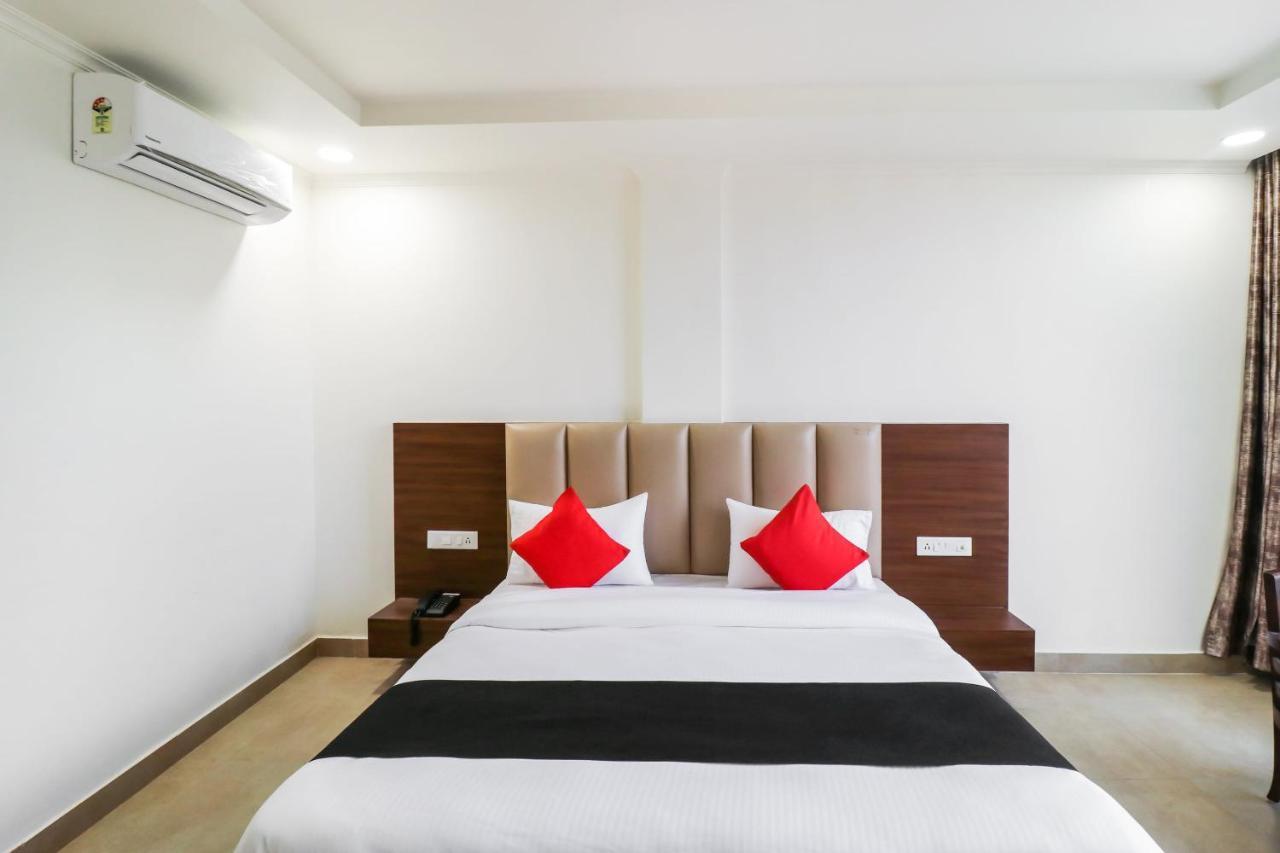 Hotel Grand 81 Faridabad Exteriör bild